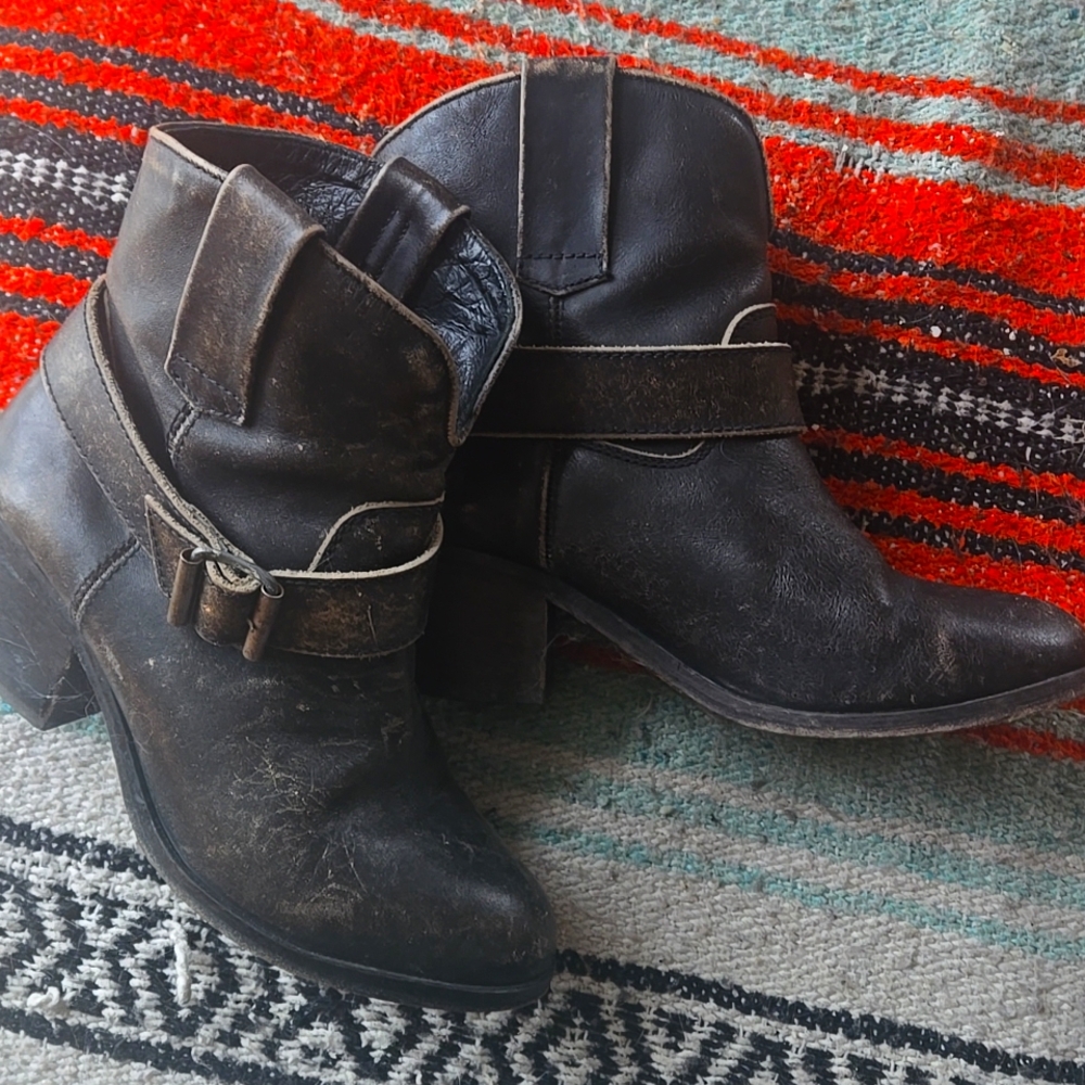 Corral Brown Ankle Bootie Distressed Size 8.5